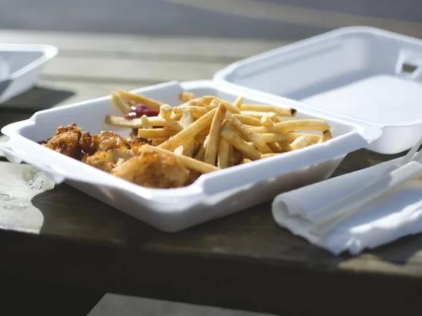 4 razlogi, zakaj morate takoj nehati uporabljati plastične posode